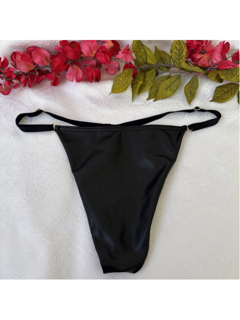 VICTORIA'S SECRET XL BLACK VERY SEXY FAUX LEATHER V STRING THONG PANTIES NEW